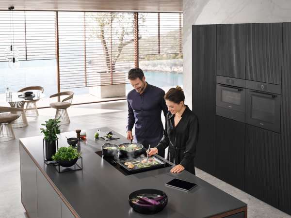 Miele KMDA 7473 FL-U Silence  Induktionskochfeld mit integriertem Dunstabzug mit Silence Motor und 2 Flex-Bereichen für Umluftbetrieb